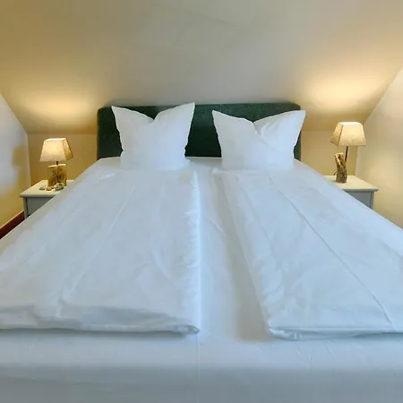 Am Gutspark Drankse Sonnenmorgen アパート